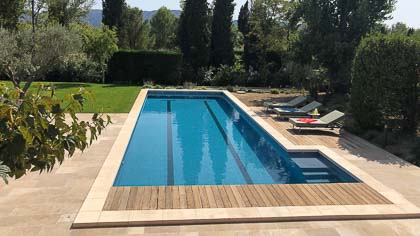 Piscine de 15 x 5 m avec décroché