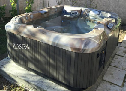 Spa Jacuzzi® 2 à 3 places - J315