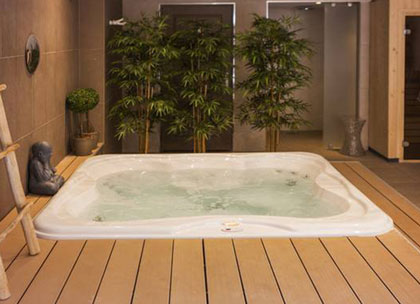 Spa Jacuzzi® LODGE